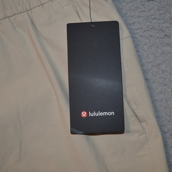 lululemon Bowline Short Versa Twill Men's Size XL 8" Inseam Beige Khaki NWT - Picture 4 of 9